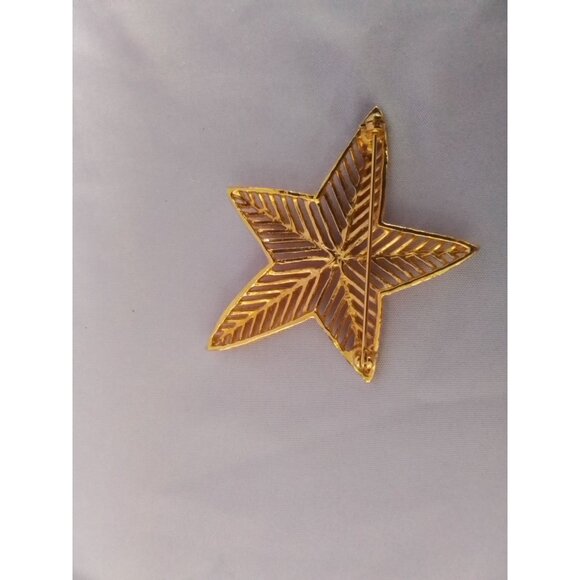 Vintage Gold-Tone Star-Shaped Brooch Pin Jewelry Accessory - Picture 2 of 3